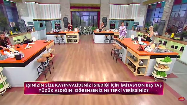"Nişanlınızın sırf annesi istediği için evlenme teklifi edeceği beş taş yüzüğü imitasyon aldığını öğrenseniz ne tepki verirsiniz?" sorusunu sordu. Gelinlerin cevaplarının ardından da Okan Kurt'un kendisine nasıl evlenme teklifi ettiğini anlattı.