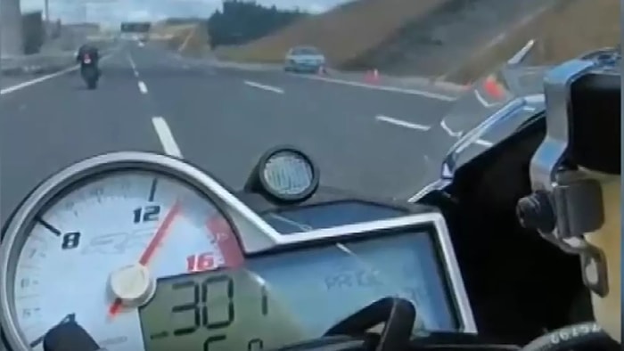 Motosikletle 301 Kilometre Hız Yapıp Radara Yakalanan Sürücü O Anları Paylaştı