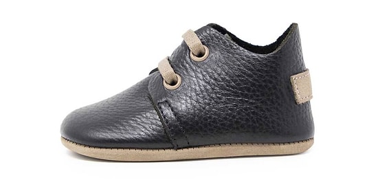 Bebeklerde İlk Adım Ayakkabısı Nasıl Olmalıdır? Bebeklerde Yürüme Kolaylaştırma Nasıl Sağlanır?