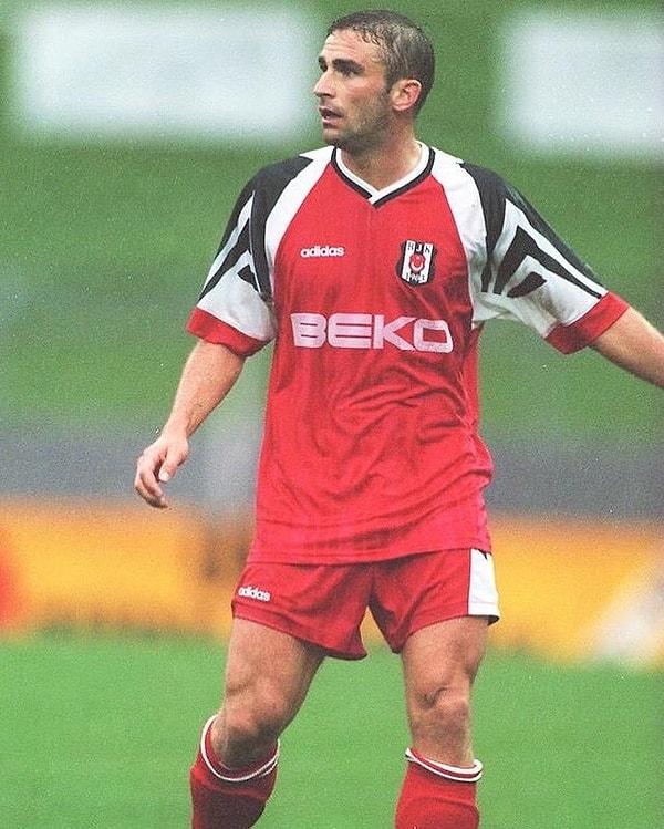 Alman futbolcunun 1995’te ise yolu Türkiye’ye düştü. 1995-96 sezonunda tecrübeli forvet 1.5 milyon Euro bonservis bedeli karşılığında Beşiktaş’a imza attı.
