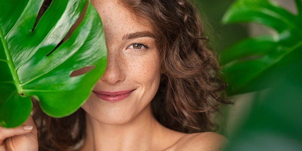 10 Maddede Kaymak Gibi Ciltlerine Hayran Kaldığımız Kişilerin Nelere Dikkat Ettiğini İnceliyoruz!