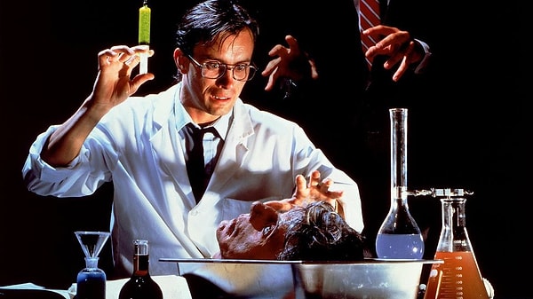 6. Re-Animator (Diriltici) - IMDb: 7.2