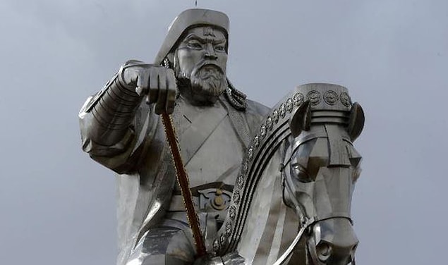 Ölümü yaklaşık 800 yıldır araştırmacıların odak noktası olan Cengiz Han'ın ölümü için 14. yüzyıldan kalma bir metne dikkat çeken uzmanlar, Cengiz'in 60'lı yaşların ortasında öldüğünü gösteriyor.