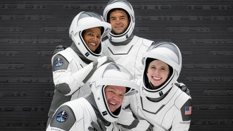 Dört Amatör Astronotun Üç Gün Sürecek Uzay Yolculuğu Başladı