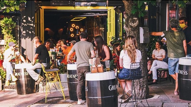 1. Amelie's Garden Street Bar