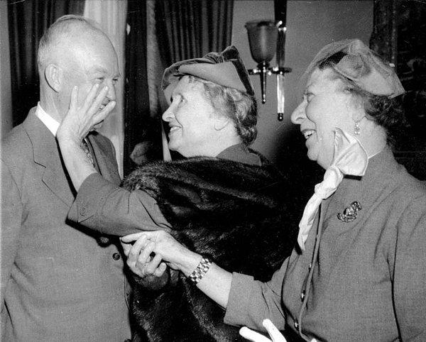 17. Helen Keller ile Başkan Eisenhower'ın buluşması.