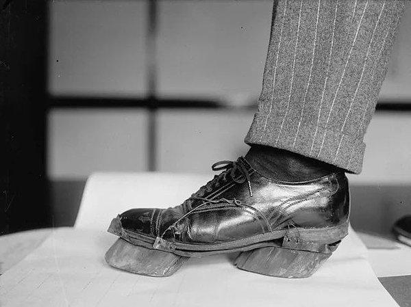 13. 1924 yılında ABD'de içki yasağının olduğu zamanlarda kaçak bir şekilde içki içenlerin ayak izlerinden yakalanmamaları için giydikleri ayakkabılar: