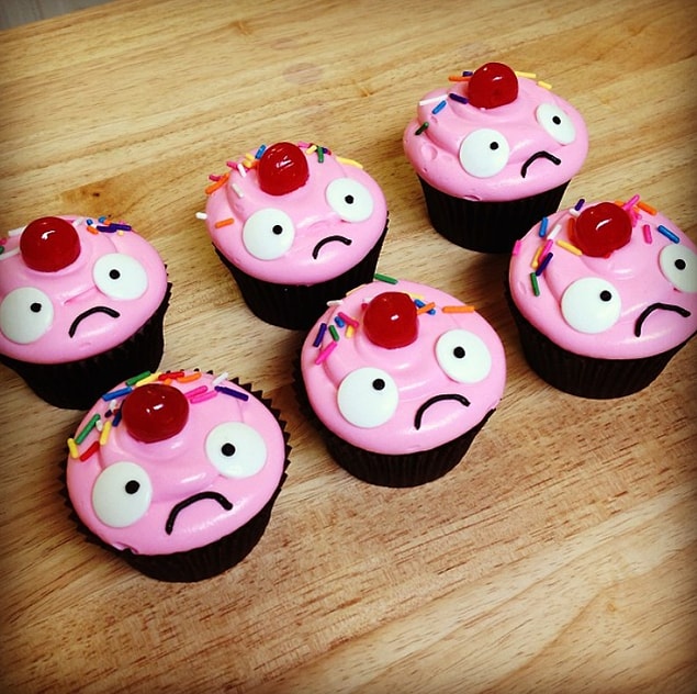 9. League of Legends'ın Mayhoş Lulu kostümünden ilhamını alan bu cupcake'leri inanın yemeye kıyamayız!