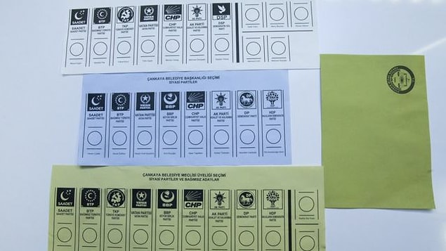 MetroPOLL Araştırma ise 2018 yılında oy kullandığı baz alınarak yapılan ankette kişilere ‘Bu pazar bir seçim olsa hangi partiye oy verirsiniz’ diye soruldu.