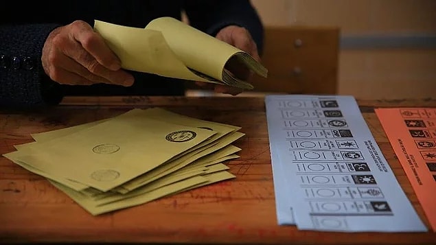 Hazırlanan bu araştırmaya göre bir partiye oy vermekte karar veremeyen vatandaşların oranı önemli oranda değişti.