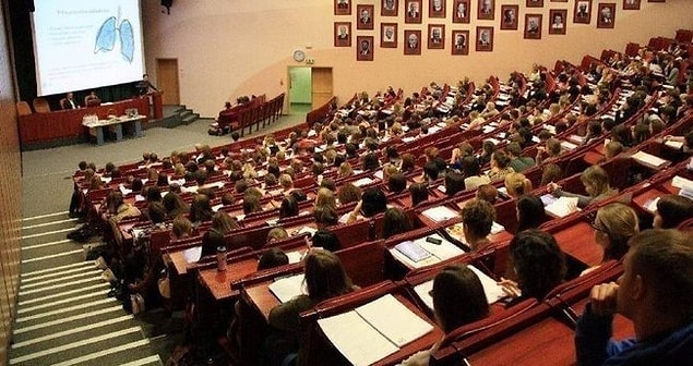 Özellikle üniversiteye gidecek olan öğrencileri ayrı bir telaş sardı. Bir yandan mutlu olurken bir yandan da kaygı içinde olmaya başladılar.