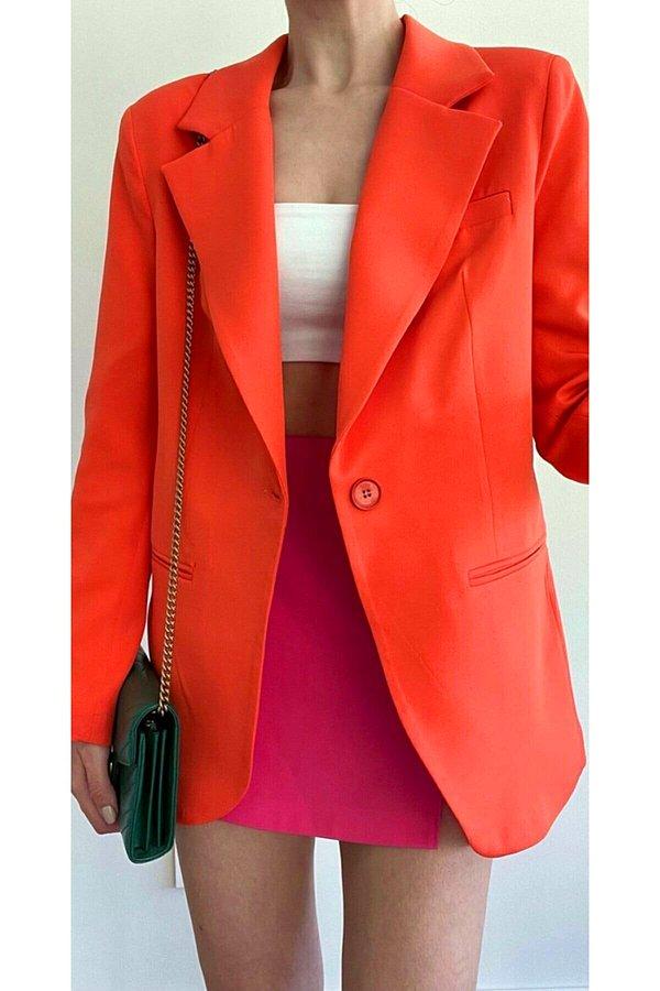 7. Canlı renklerden vazgeçemeyenler için cıvıl cıvıl bir ceket.