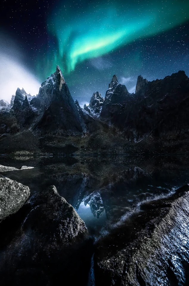 10. Mt. Megalodon ve Tombstone Peak'te oluşan Kuzey Işıkları: