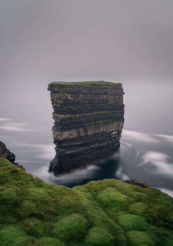 15. Dún Briste Sea Stack - İrlanda: