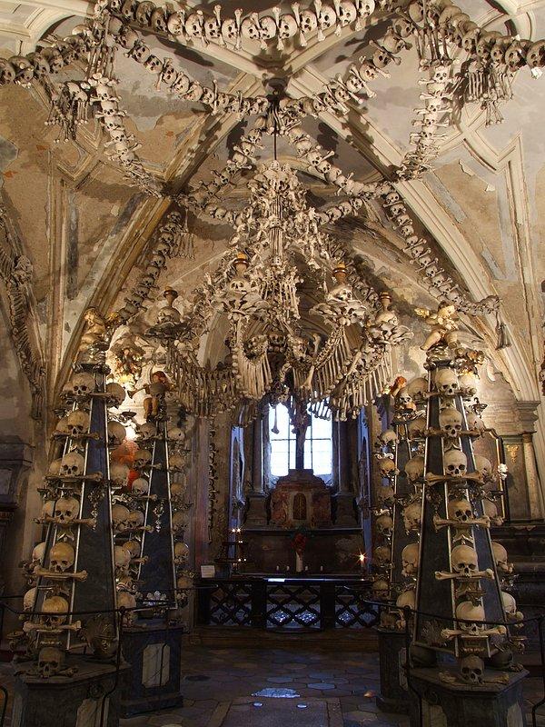 Kemikler Kilisesi olarak da bilinen Sedlec Ossuary, Çek Cumhuriyeti'nin Kunta Horra kasabasında yer alan küçük bir şapel.