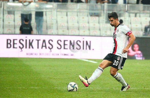 Beşiktaş'ta ilk yarıda Necip Uysal ve Mehmet Topal da sakatlandı.