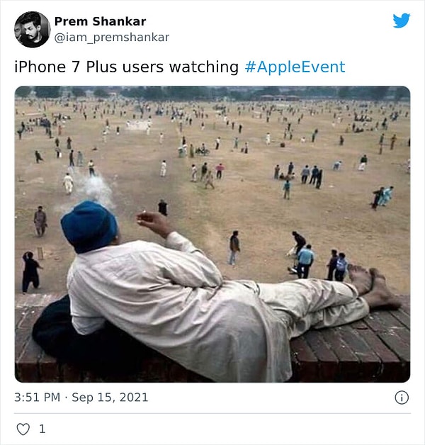 17. Владельцы iPhone 7 Plus смотрят презентацию нового iPhone