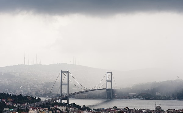 Dün akşam saatlerinde İstanbul'da yoğun bir sağanak yağış başladı, daha önce bu konu ile ilgili uyarılar da yapılmıştı zaten.
