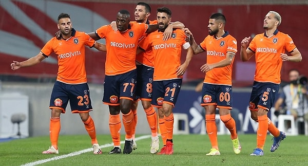 Başakşehir 16. dakikada Okaka ve 90. dakikada Gulbrandsen'in golleriyle Fenerbahçe'yi 2-0 mağlup etti.