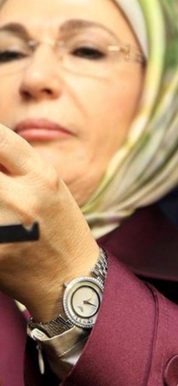 Bu kez ise Emine Erdoğan'ın kullandığı saat sosyal medyada konu oldu.