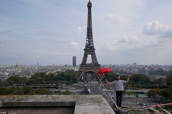Эти фотографии предлагают уникальный вид в мир спорта с высоким уровнем адреналина, в котором отважные мужчины и женщины со стальными нервами балансируют на специальной лямке, которая движется и подпрыгивает, пока смелые балансирующие канатоходцы проходят по ней.