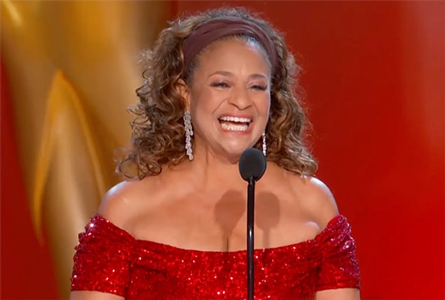 12. Debbie Allen'ın ödülü için yaptığı anlamlı ve dokunaklı konuşmasının neredeyse her kelimesini sevdik.