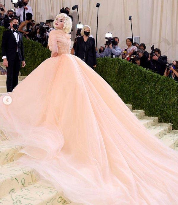13 Eylül'de de ünlüler geçidi olan MET Gala'ya katılarak uzun etekli Oscar de la Renta elbisesi ve Marilyn Monroe'ya benzeyen saç stiliyle geceye damgasını vuran isimlerden olmuştu.