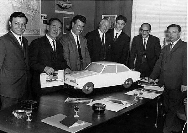 Bunun üzerine Vehbi ve Rahmi Koç Reliant firması ile görüşmeye başlar ve olumlu geçen görüşmeler sonucunda Reliant üretilecek olan otomobili tasarlar.