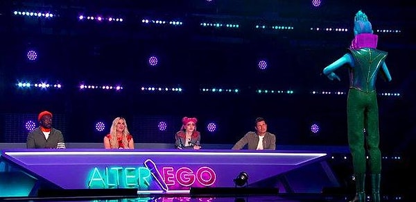 Персонажи, которые мгновенно отражают движения участников, создают интересный опыт как для судей, так и для зрителей.