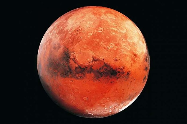 Ancak bu yüzey suyunun tamamı, yaklaşık 3,5 milyar yıl önce, Mars atmosferinin büyük bir kısmıyla birlikte buharlaşıp gitmişti.