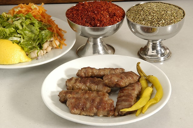2. Damağınızdan uzun süre silinmeyecek olan Sultanahmet köftesi.