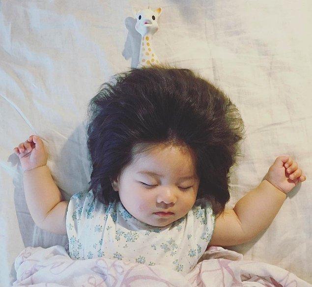 4. Henüz 7 aylık olan Bebek Chanco ve onun müthiş uzunluktaki saçları.