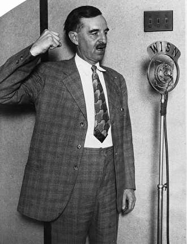 13. ABD hükumetinde en uzun süre hizmet veren kişi sosyalist Milwaukee Belediye Başkanı David Hoan'dır.