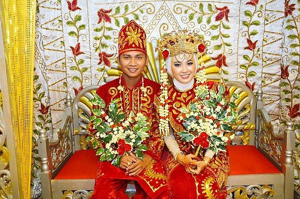 2. Endonezya'da yeni evli çiftlerin 3 gün boyunca tuvalete gitmelerine izin verilmiyor.