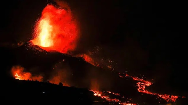 Cumbre Vieja yanardağı geçtiğimiz haftalardaysa yeniden aktif hale geldi.