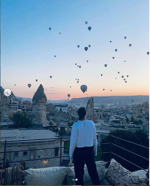 Kapadokya'da balonların muhteşem görüntüsüyle beraber çektiği bu fotoğrafı da 1.1 milyon kişi beğendi.