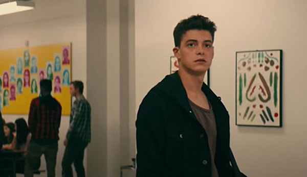 10. В большинстве фильмов о шольниках, персонажи почти не учаться, а постоянно тусуются на вечеринках, и у них море приключений