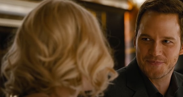 16. Фильм "Пассажиры" с Крисом Праттом и Дженнифер Лоуренс. Вполне нормально развить Стокгольмский синдром и влюбиться в парня, который по сути разрушил вашу жизнь и манипулировал вами