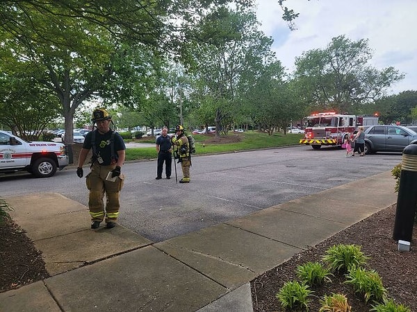 13. Моя сестра пыталась приготовить попкорн сегодня на работе ... Что-то пошло не так