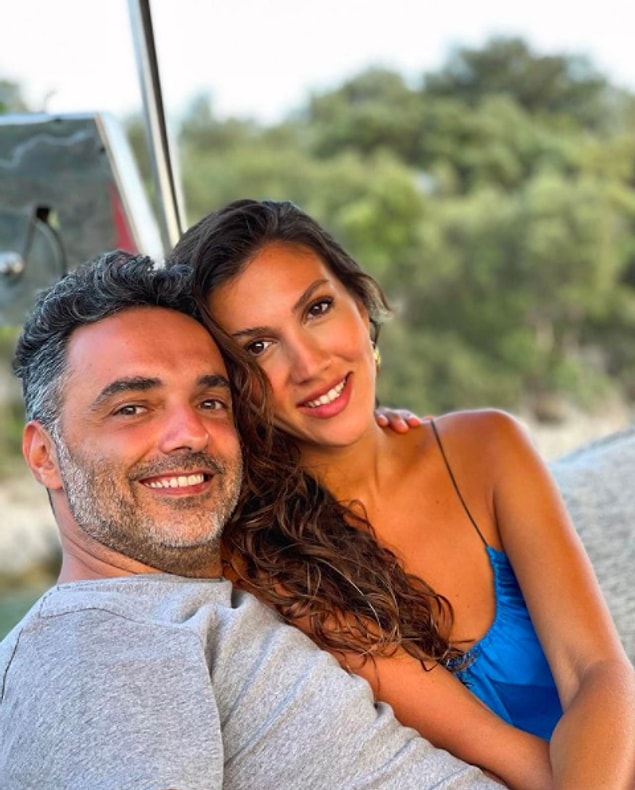Ünlü influencer Melodi Elbirliler, bir süredir birlikte olduğu Şef Arda Türkmen'den geçtiğimiz haziran ayında evlilik teklifi almış ve düğün hazırlıklarına başlamışlardı.