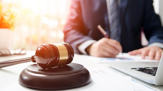 İş Sözleşmesi Feshedilen İşçi Tazminatlarını Almak İçin Nereye Başvurmalıdır?