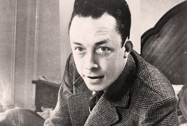 17. Albert Camus, 17 yaşına kadar futbol oynamıştır ancak vereme yakalandığı için futbolu bırakmak zorunda kalmıştır.