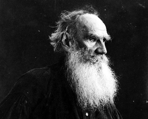 18. Tolstoy'un 48 yıllık evliliğinden 13 çocuğu vardı ancak 82 yaşında evinden ayrılma kararı aldıktan sonra bir tren istasyonunda donarak hayatını kaybetti.
