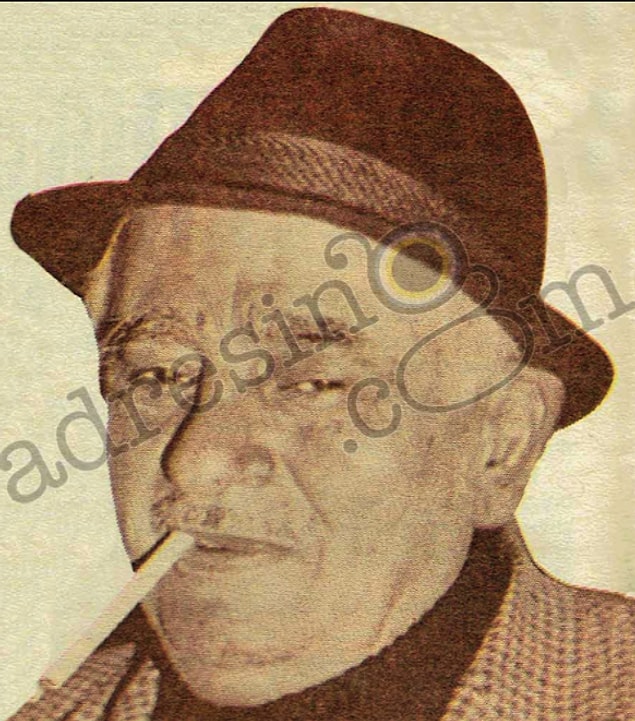 Zurnik'in bir de hangi milletvekiline ya da fabrikatöre hangi kızın gittiğini gün, saat , yer detaylarıyla yazdığı defteri olduğu söyleniyor. Polis bu defteri almak için çok uğraşmış, muhalefet çok uğraşmış, gazeteler ve dergiler korkunç rakamlar teklif etmişler ama nafile.