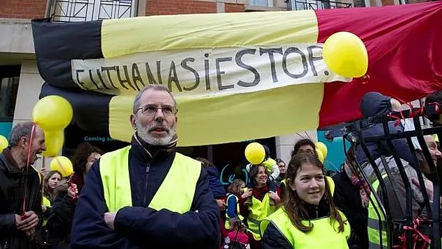 Vicdani yükten de bahsetmek gerek. Özellikle bunu uygulayan doktor için.