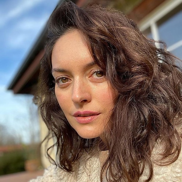 Ezgi Mola