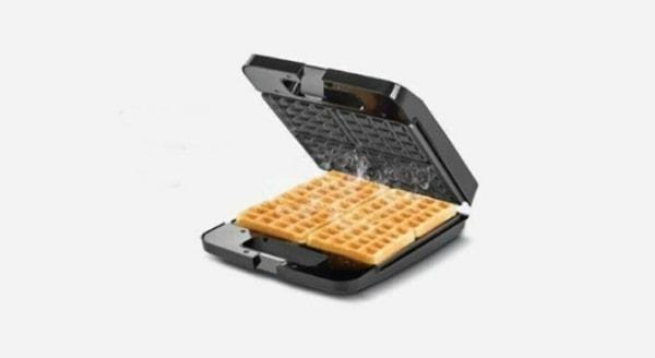 4. Dört dilimli waffle makinesi ile evde yapılan waffle'lar ağzınıza layık...