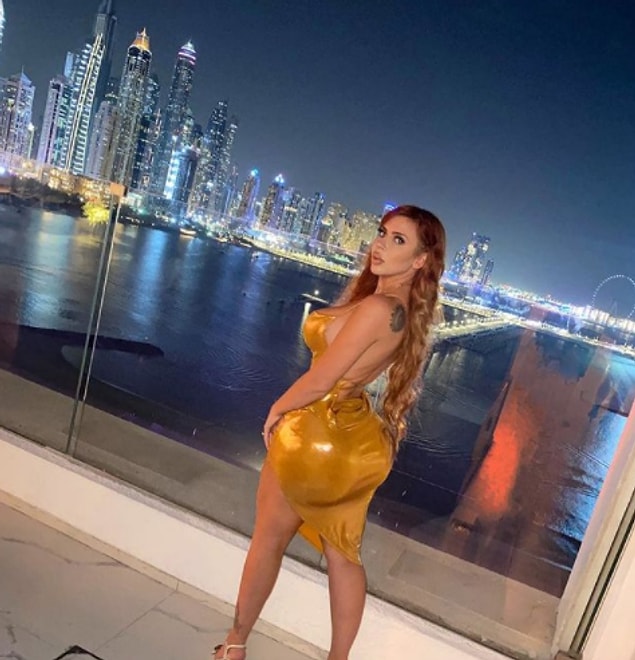 Instagram ve Tinder platformlarının yanı sıra, model OnlyFans'ta da oldukça popüler.