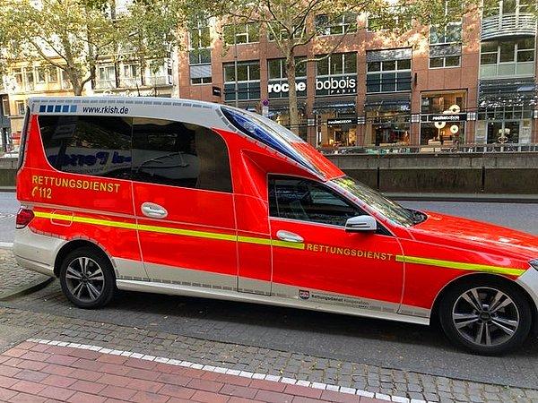 6. Almanya'daki bir ambulans: