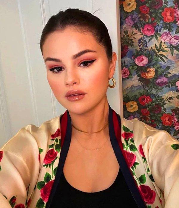 1. Dünyaca ünlü şarkıcı Selena Gomez, Türkleri katliam ve soykırım yapmakla suçlayınca büyük bir tepkiyle karşı karşıya kaldı.